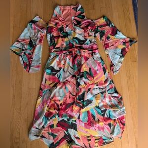 NWT Ashley Stuart Bright Cold Shoulder Floral Dress Dramatic Sleeves Size 14/16